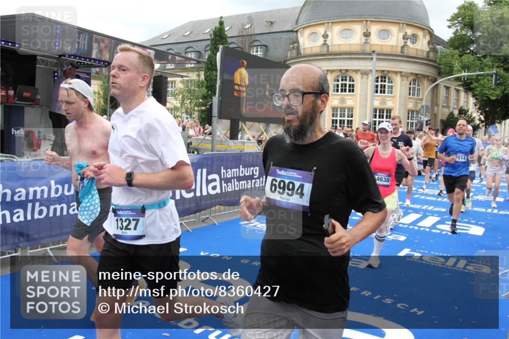 29.06.2025 - hella hamburg halbmarathon Michael Strokosch http://msf.ph/oto/8360427 29.06.2025 10:55:02 Ziel 1327, 2884, 3652, 4249, 4616, 4938, 5020, 6433, 6994, 8514, 8698, 10266, 13988, 14638, 14750, 14845, 15126, 15156, 15879, 16047, 16623, 16868, 18181, 18325 meine-sportfotos.de