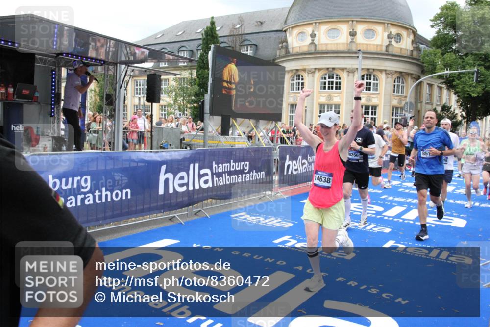 29.06.2025 - hella hamburg halbmarathon Michael Strokosch http://msf.ph/oto/8360472 29.06.2025 10:55:02 Ziel 1327, 2884, 3652, 4249, 4616, 4938, 5020, 6433, 6994, 8514, 8698, 10266, 13988, 14638, 14750, 14845, 15126, 15156, 15879, 16047, 16623, 16868, 18181, 18325 meine-sportfotos.de