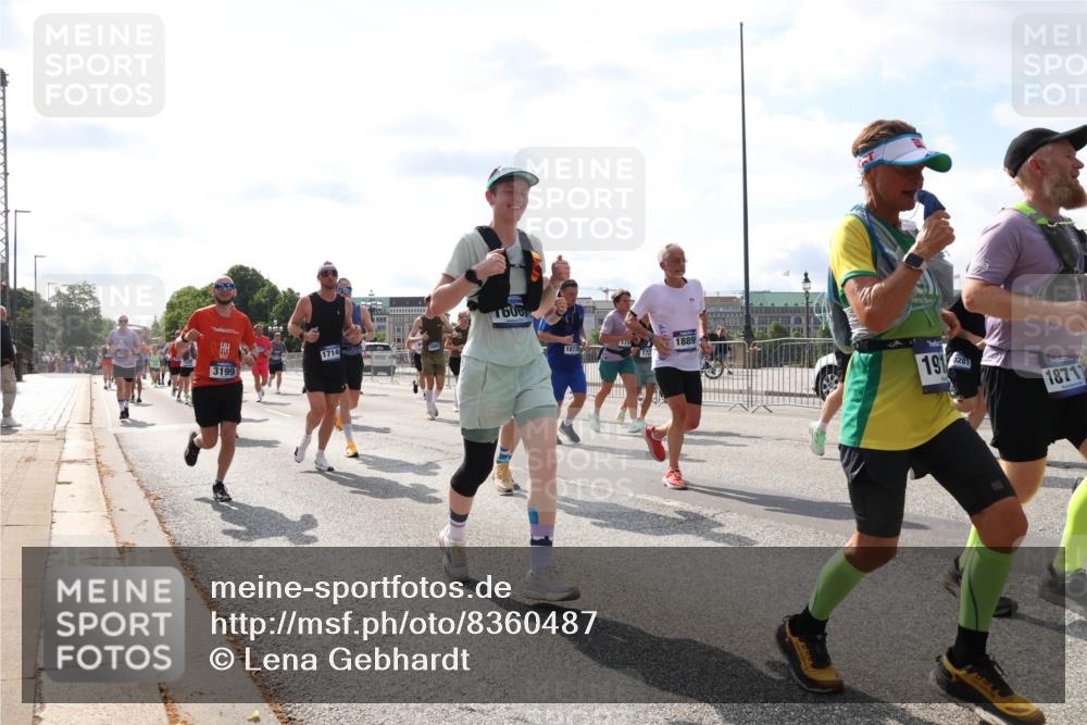 29.06.2025 - hella hamburg halbmarathon Lena Gebhardt http://msf.ph/oto/8360487 29.06.2025 10:01:38 Lombardsbrücke 3199, 1714, 1606, 172, 1889, 1873, 172, 191, 0281, 18717, 1130, 1184, 1329, 1387, 1420, 1464, 1653, 1722, 1724, 1729, 1881, 1940, 2006, 2091, 2167, 2354, 2363, 2591, 2806, 2936, 2957, 3039, 3199, 3425, 3663, 4068, 4249, 4319, 4322, 4328, 4370, 4649, 4663, 5547, 5570, 5602, 5603, 5675, 5742, 6087, 6281, 0000, 6302, 6438, 6591, 6595, 6921, 6924, 7287, 7846, 8030, 8045, 8046, 8191, 8392, 8578, 8691, 8822, 8926, 9230, 10281, 10301, 10383, 10576, 10882, 10915, 11043, 11465 meine-sportfotos.de