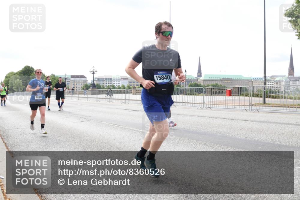 29.06.2025 - hella hamburg halbmarathon Lena Gebhardt http://msf.ph/oto/8360526 29.06.2025 10:14:09 Lombardsbrücke 13788, 15840, 1131, 1194, 1480, 1890, 2359, 2987, 3939, 4001, 4032, 4962, 5631, 5719, 6028, 6083, 6089, 6287, 6366, 6710, 7209, 7442, 7462, 7840, 7991, 8001, 8057, 8409, 8673, 8892, 9631, 9845, 9886, 10442, 10443, 10977, 11441, 11987, 12313, 12467, 12797, 12938, 13237, 13285, 13788, 14488, 15085, 15482, 15721, 15722, 15840, 16126, 17439, 17985, 18041, 18236, 18239 meine-sportfotos.de