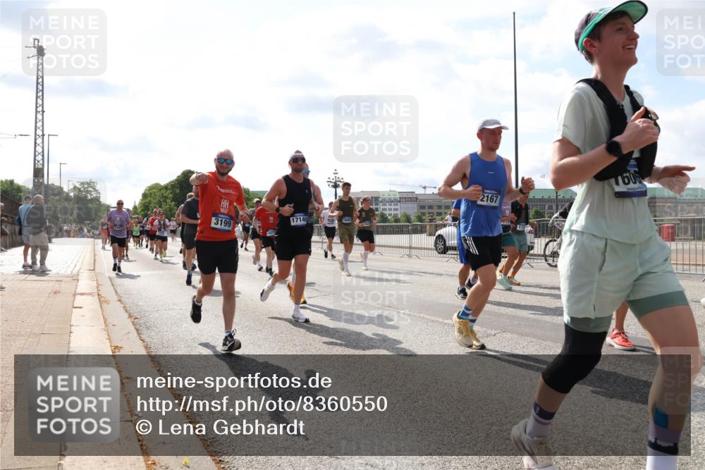 29.06.2025 - hella hamburg halbmarathon Lena Gebhardt http://msf.ph/oto/8360550 29.06.2025 10:01:39 Lombardsbrücke 2591, 3199, 17140, 18954, 2167, 172, 160, 1184, 1329, 1387, 1420, 1464, 1653, 1722, 1724, 1729, 1881, 1940, 2006, 2091, 2167, 2354, 2363, 2591, 2806, 2957, 3039, 3199, 3425, 3663, 4068, 4249, 4286, 4319, 4322, 4328, 4370, 4649, 4663, 5547, 5570, 5602, 5603, 5675, 5742, 6087, 6281, 0000, 6302, 6438, 6591, 6595, 6921, 6924, 7287, 7846, 8030, 8045, 8046, 8191, 8392, 8578, 8691, 8822, 8926, 9230, 10281, 10301, 10383, 10576, 10882, 10915, 11043, 11465 meine-sportfotos.de
