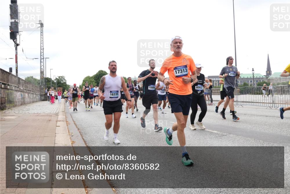 29.06.2025 - hella hamburg halbmarathon Lena Gebhardt http://msf.ph/oto/8360582 29.06.2025 10:39:14 Lombardsbrücke 16335, 0315, 18996, 7815, 17313, 6062, 3745, 1232, 1390, 1451, 1760, 1856, 1883, 2092, 2524, 2534, 2571, 2574, 2843, 2893, 2998, 3275, 3307, 3353, 3727, 3745, 3927, 4257, 4320, 4410, 4523, 4603, 4659, 4855, 4882, 4964, 6062, 6112, 6321, 6342, 6343, 6611, 6748, 7263, 7341, 7501, 7506, 7524, 7589, 7684, 7815, 8203, 8243, 8367, 8457, 8783, 8995, 9393, 9420, 9446, 9698, 9708, 9974, 9977, 10001, 10072, 10315, 10512, 10516, 10554, 13060 meine-sportfotos.de