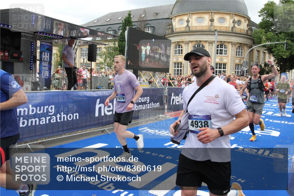 29.06.2025 - hella hamburg halbmarathon Michael Strokosch http://msf.ph/oto/8360619 29.06.2025 10:55:08 Ziel 2448, 2884, 3041, 3791, 3945, 4249, 4616, 4938, 6355, 8691, 9060, 9380, 10191, 10192, 11333, 11976, 12961, 13297, 14750, 14948, 15126, 15879, 16630, 17803, 17842 meine-sportfotos.de