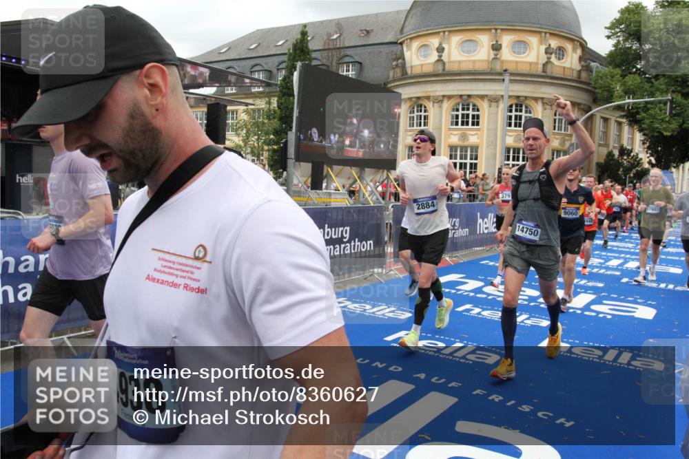 29.06.2025 - hella hamburg halbmarathon Michael Strokosch http://msf.ph/oto/8360627 29.06.2025 10:55:09 Ziel 2448, 2884, 3041, 3791, 3945, 4249, 4938, 6355, 8691, 9060, 9361, 9380, 10191, 10192, 11333, 11747, 11976, 12248, 12961, 13297, 14750, 14948, 15126, 15879, 16108, 16630, 17803, 17842 meine-sportfotos.de