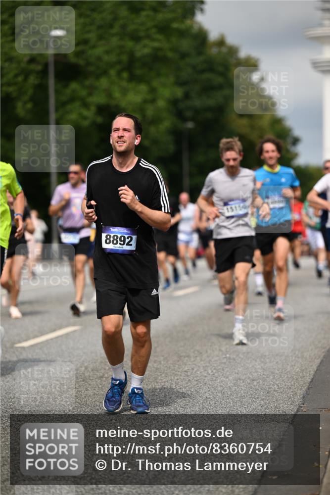 29.06.2025 - hella hamburg halbmarathon Dr. Thomas Lammeyer http://msf.ph/oto/8360754 29.06.2025 10:18:54 Kennedybrücke 1296, 1379, 1524, 1575, 1728, 1745, 2046, 2281, 2690, 3454, 3507, 3509, 3650, 3691, 4495, 4641, 5608, 5800, 5981, 6181, 6317, 6710, 6724, 7195, 7439, 7446, 7447, 7881, 8239, 8256, 8275, 8522, 8563, 8755, 8854, 8892, 9709, 9911, 9975, 10589, 10717, 10858, 11271 meine-sportfotos.de