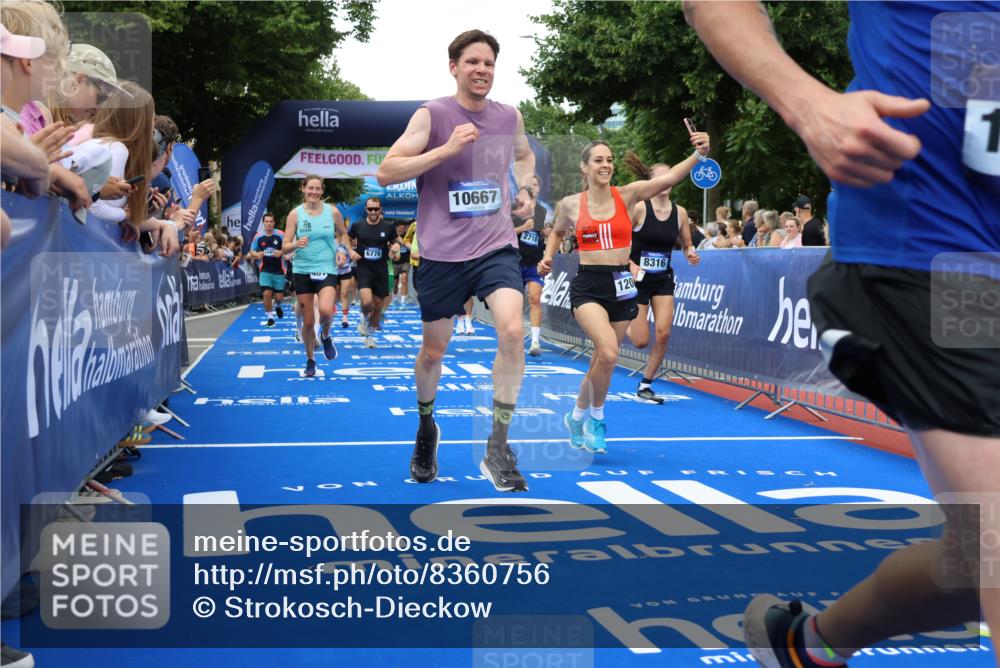 29.06.2025 - hella hamburg halbmarathon Strokosch-Dieckow http://msf.ph/oto/8360756 29.06.2025 10:51:18 Ziel 1461, 1817, 2364, 2411, 2636, 2718, 2946, 4404, 4814, 5600, 5820, 6657, 6776, 8316, 8930, 8989, 9214, 9476, 9656, 10480, 10667, 10868, 11124, 11422, 11512, 11625, 12016, 13047, 14865, 14994, 15480, 15950, 16357, 17530, 18019, 18489 meine-sportfotos.de