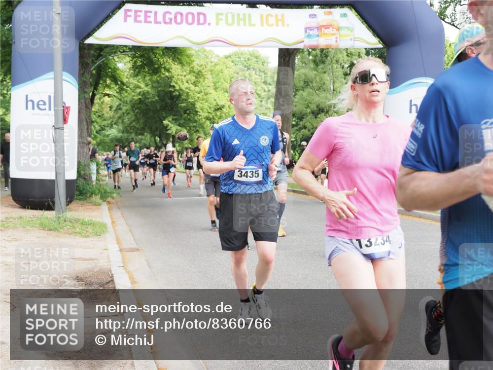 29.06.2025 - hella hamburg halbmarathon MichiJ http://msf.ph/oto/8360766 29.06.2025 10:42:44 Zwischen KM18-KM19 2378, 3048, 3435, 3668, 5465, 8573, 8691, 8996, 9934, 10044, 11797, 12248, 12348, 12590, 13234, 13236, 14408, 14750, 16092, 16213, 16609, 18212, 18290, 19091, 19152 meine-sportfotos.de
