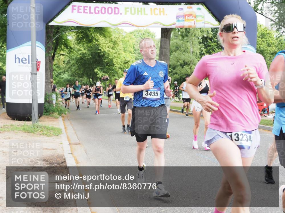 29.06.2025 - hella hamburg halbmarathon MichiJ http://msf.ph/oto/8360776 29.06.2025 10:42:45 Zwischen KM18-KM19 2378, 3048, 3435, 3668, 5465, 8573, 8691, 8996, 9934, 10044, 11797, 12248, 12348, 12590, 13234, 13236, 14408, 14750, 16213, 16609, 18290, 19091, 19152 meine-sportfotos.de