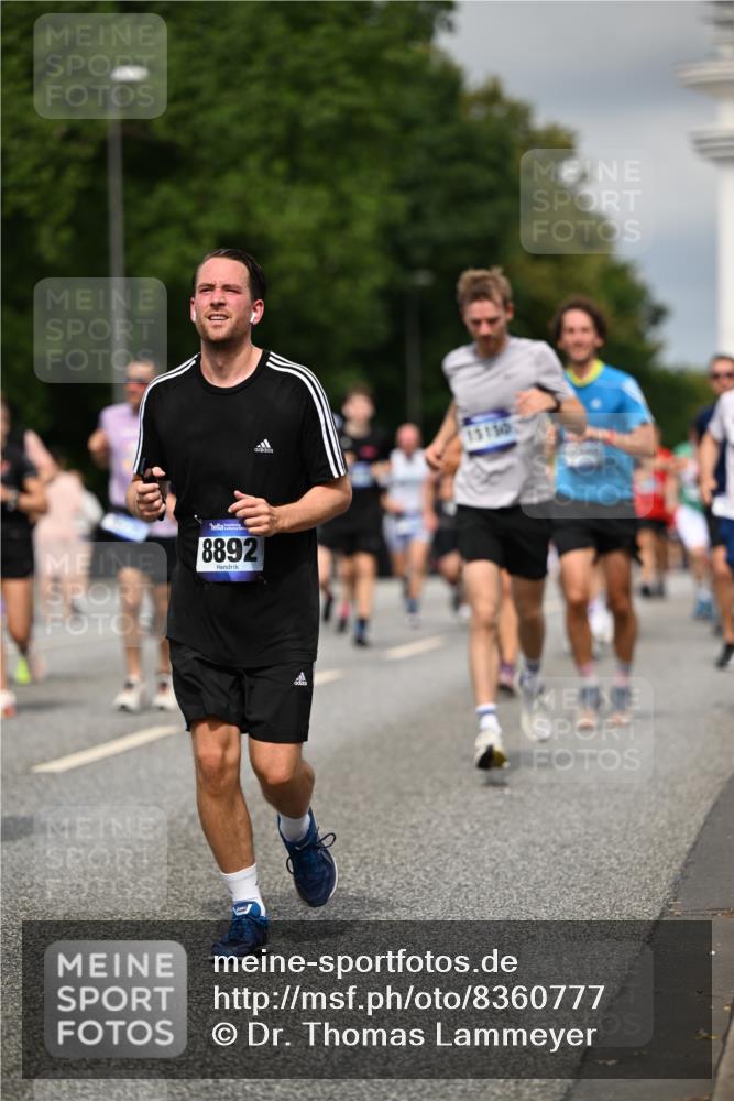 29.06.2025 - hella hamburg halbmarathon Dr. Thomas Lammeyer http://msf.ph/oto/8360777 29.06.2025 10:18:54 Kennedybrücke 1296, 1379, 1524, 1575, 1728, 1745, 2046, 2281, 2690, 3454, 3507, 3509, 3650, 3691, 4495, 4641, 5608, 5800, 5981, 6181, 6317, 6710, 6724, 7195, 7439, 7446, 7447, 7881, 8239, 8256, 8275, 8522, 8563, 8755, 8854, 8892, 9709, 9911, 9975, 10589, 10717, 10858, 11271 meine-sportfotos.de
