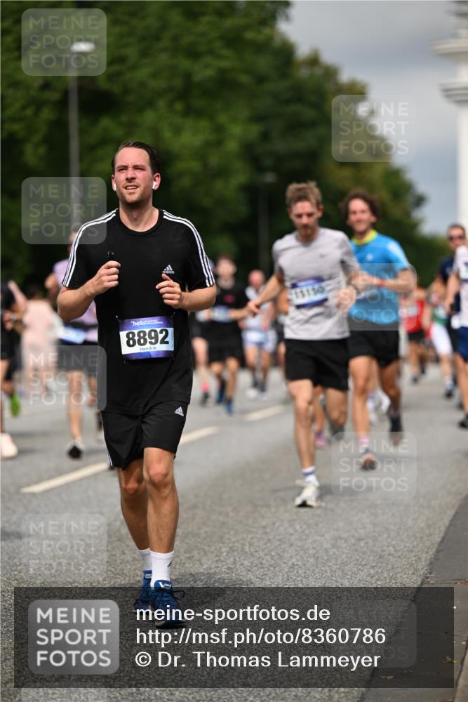 29.06.2025 - hella hamburg halbmarathon Dr. Thomas Lammeyer http://msf.ph/oto/8360786 29.06.2025 10:18:54 Kennedybrücke 1296, 1379, 1524, 1575, 1728, 1745, 2046, 2281, 2690, 3454, 3507, 3509, 3650, 3691, 4495, 4641, 5608, 5800, 5981, 6181, 6317, 6710, 6724, 7195, 7439, 7446, 7447, 7881, 8239, 8256, 8275, 8522, 8563, 8755, 8854, 8892, 9709, 9911, 9975, 10589, 10717, 10858, 11271 meine-sportfotos.de