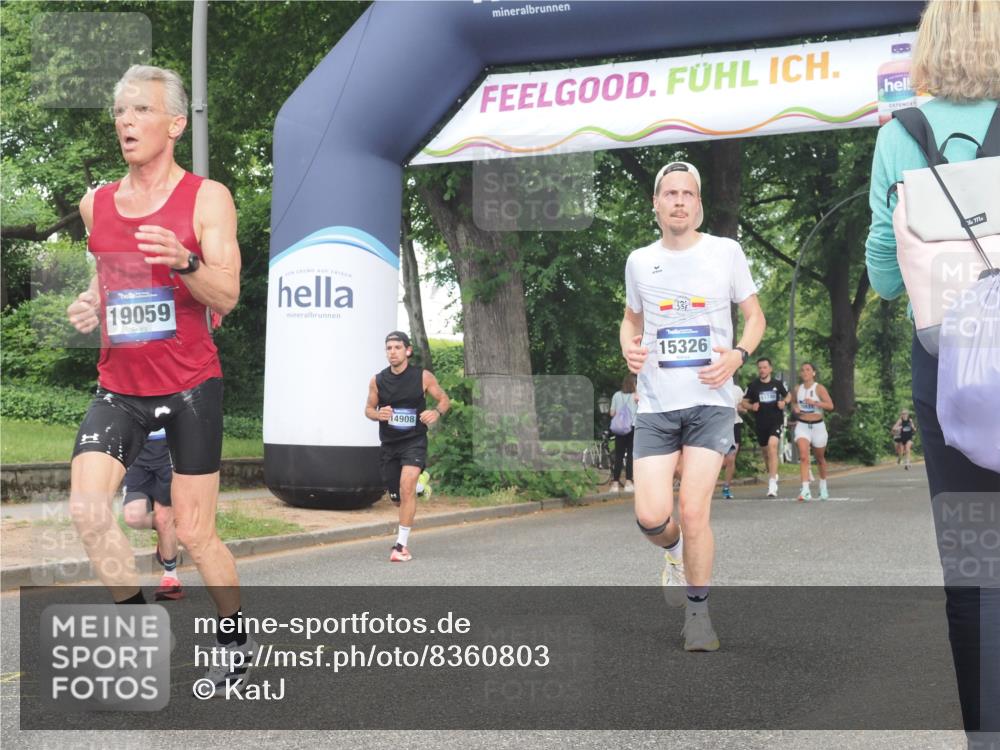 29.06.2025 - hella hamburg halbmarathon KatJ http://msf.ph/oto/8360803 29.06.2025 10:22:27 Zwischen KM18-KM19 2879 meine-sportfotos.de