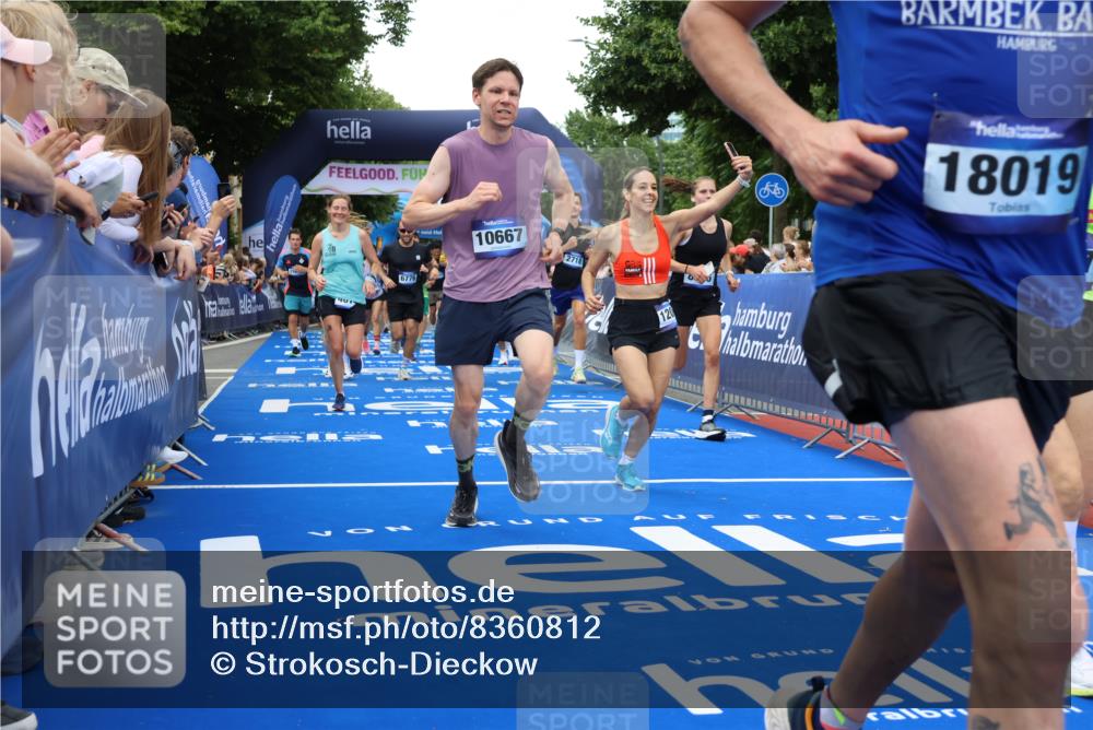 29.06.2025 - hella hamburg halbmarathon Strokosch-Dieckow http://msf.ph/oto/8360812 29.06.2025 10:51:18 Ziel 1461, 1817, 2364, 2411, 2636, 2718, 2946, 4404, 4814, 5600, 5820, 6657, 6776, 8316, 8930, 8989, 9214, 9476, 9656, 10480, 10667, 10868, 11124, 11422, 11512, 11625, 12016, 13047, 14865, 14994, 15480, 15950, 16357, 17530, 18019, 18489 meine-sportfotos.de