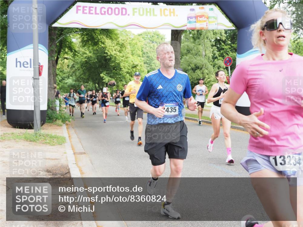 29.06.2025 - hella hamburg halbmarathon MichiJ http://msf.ph/oto/8360824 29.06.2025 10:42:45 Zwischen KM18-KM19 2378, 3048, 3435, 3668, 5465, 8573, 8691, 8996, 9934, 10044, 11797, 12248, 12348, 12590, 13234, 13236, 14408, 14750, 16213, 16609, 18290, 19091, 19152 meine-sportfotos.de