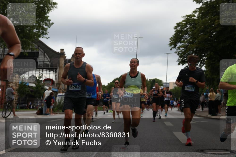 29.06.2025 - hella hamburg halbmarathon Yannick Fuchs http://msf.ph/oto/8360831 29.06.2025 10:53:12 20KM 1285, 2006, 2348, 2584, 2677, 2957, 2978, 3114, 3181, 3279, 3425, 3983, 4088, 4592, 5347, 5633, 5885, 6087, 6202, 6208, 6220, 6438, 6636, 6997, 7031, 7223, 7287, 7476, 8290, 9655, 10036, 10759, 10896, 10943, 11935, 11938, 12206, 12261, 12564, 12633, 12736, 12862, 13583, 13761, 14375, 14567, 14732, 14902, 14965, 15232, 15240, 15284, 15824, 16160, 16341, 16563, 16910, 16980, 17017, 17346, 17503, 17630, 18153, 18266, 18327, 18467, 18716, 19015, 19160 meine-sportfotos.de