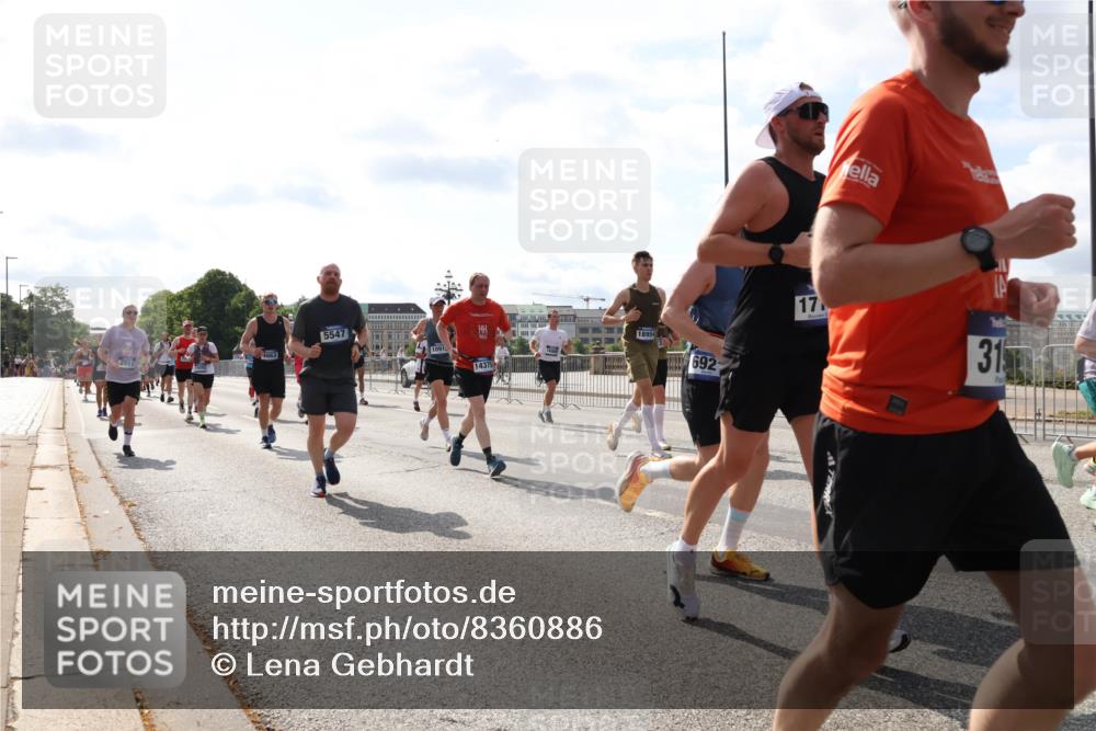 29.06.2025 - hella hamburg halbmarathon Lena Gebhardt http://msf.ph/oto/8360886 29.06.2025 10:01:40 Lombardsbrücke 2591, 5547, 1091, 14375, 18954, 692, 17, 31, 1184, 1329, 1387, 1420, 1464, 1653, 1722, 1724, 1729, 1881, 1940, 2006, 2091, 2167, 2591, 2806, 2957, 3039, 3199, 3425, 3663, 4068, 4249, 4286, 4319, 4322, 4328, 4370, 4649, 4663, 5547, 5570, 5602, 5603, 5675, 5742, 6087, 6281, 0000, 6302, 6327, 6438, 6591, 6595, 6921, 6924, 7287, 7846, 8030, 8045, 8046, 8191, 8392, 8578, 8691, 8822, 8926, 9230, 10281, 10301, 10383, 10576, 10882, 10915, 11043, 11465 meine-sportfotos.de