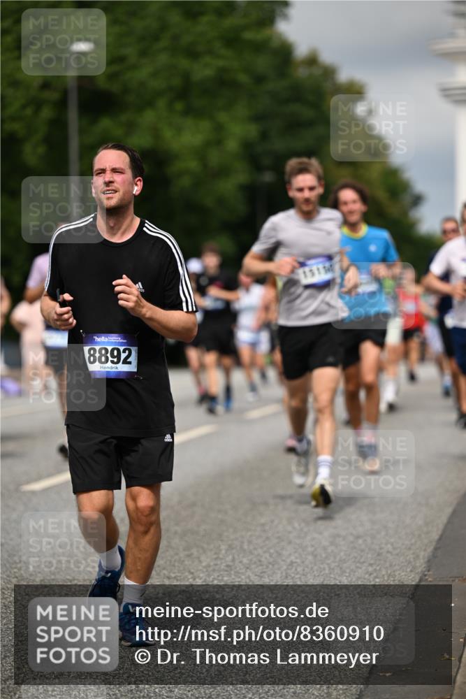 29.06.2025 - hella hamburg halbmarathon Dr. Thomas Lammeyer http://msf.ph/oto/8360910 29.06.2025 10:18:54 Kennedybrücke 1296, 1379, 1524, 1575, 1728, 1745, 2046, 2281, 2690, 3454, 3507, 3509, 3650, 3691, 4495, 4641, 5608, 5800, 5981, 6181, 6317, 6710, 6724, 7195, 7439, 7446, 7447, 7881, 8239, 8256, 8275, 8522, 8563, 8755, 8854, 8892, 9709, 9911, 9975, 10589, 10717, 10858, 11271 meine-sportfotos.de