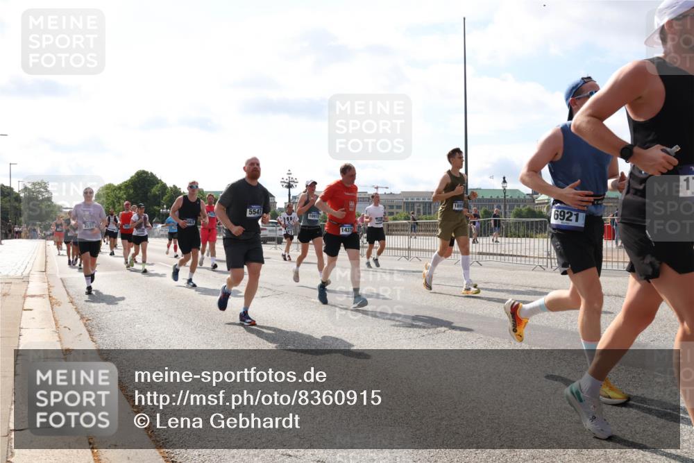 29.06.2025 - hella hamburg halbmarathon Lena Gebhardt http://msf.ph/oto/8360915 29.06.2025 10:01:40 Lombardsbrücke 5547, 2591, 10915, 14375, 6921, 1, 1184, 1329, 1387, 1420, 1464, 1653, 1722, 1724, 1729, 1881, 1940, 2006, 2091, 2167, 2591, 2806, 2957, 3039, 3199, 3425, 3663, 4068, 4249, 4286, 4319, 4322, 4328, 4370, 4649, 4663, 5547, 5570, 5602, 5603, 5675, 5742, 6087, 6281, 0000, 6302, 6327, 6438, 6591, 6595, 6921, 6924, 7287, 7846, 8030, 8045, 8046, 8191, 8392, 8578, 8691, 8822, 8926, 9230, 10281, 10301, 10383, 10576, 10882, 10915, 11043, 11465 meine-sportfotos.de