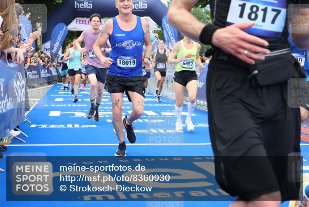 29.06.2025 - hella hamburg halbmarathon Strokosch-Dieckow http://msf.ph/oto/8360930 29.06.2025 10:51:17 Ziel 1461, 1817, 2364, 2411, 2636, 2718, 2946, 4404, 4814, 5600, 6027, 6657, 6776, 8316, 8930, 8989, 9214, 9476, 9656, 10480, 10667, 10868, 11124, 11512, 11625, 12016, 13047, 14865, 14994, 15480, 15950, 16357, 17530, 18019, 18489 meine-sportfotos.de