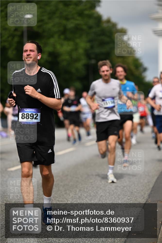 29.06.2025 - hella hamburg halbmarathon Dr. Thomas Lammeyer http://msf.ph/oto/8360937 29.06.2025 10:18:55 Kennedybrücke 1296, 1379, 1524, 1575, 1728, 1745, 2046, 2281, 2690, 3454, 3507, 3509, 3513, 3650, 3691, 4495, 4641, 5608, 5800, 5981, 6181, 6317, 6710, 7195, 7439, 7446, 7447, 7881, 8239, 8256, 8275, 8522, 8563, 8755, 8854, 8892, 9709, 9911, 9975, 10589, 10717, 10858, 11271 meine-sportfotos.de