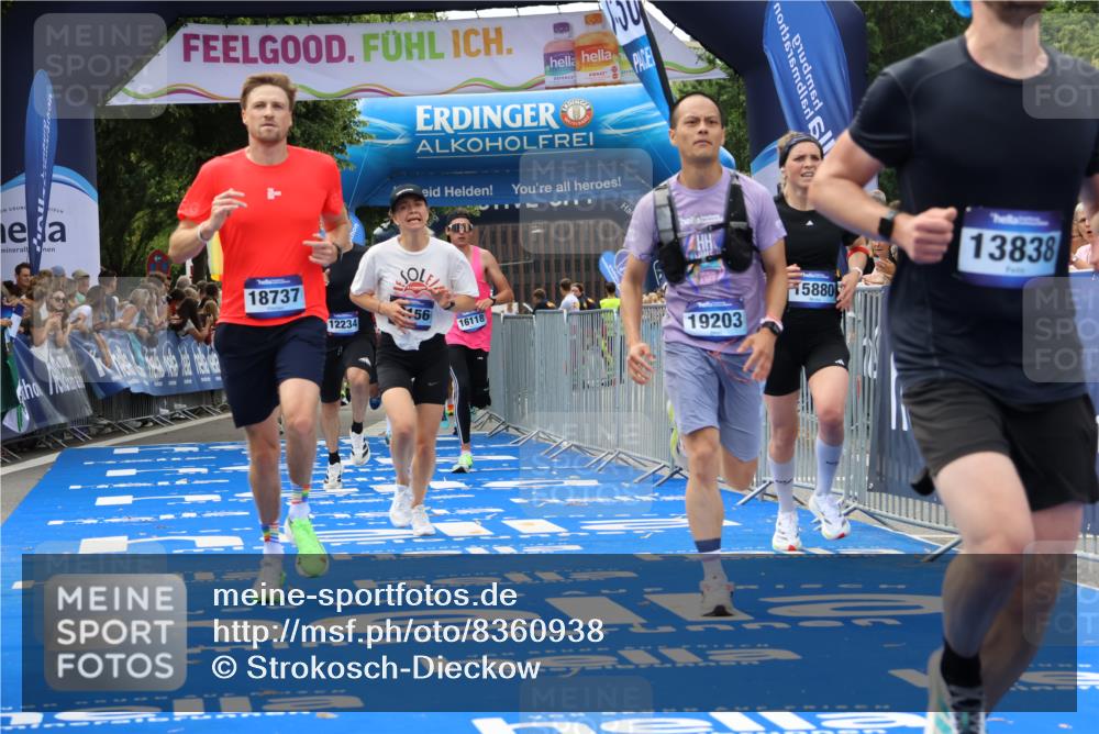 29.06.2025 - hella hamburg halbmarathon Strokosch-Dieckow http://msf.ph/oto/8360938 29.06.2025 10:29:24 Ziel 2021, 2075, 2180, 8975, 9137, 9571, 10156, 10790, 12234, 12287, 13838, 14164, 15880, 16118, 17197, 18737, 19203 meine-sportfotos.de