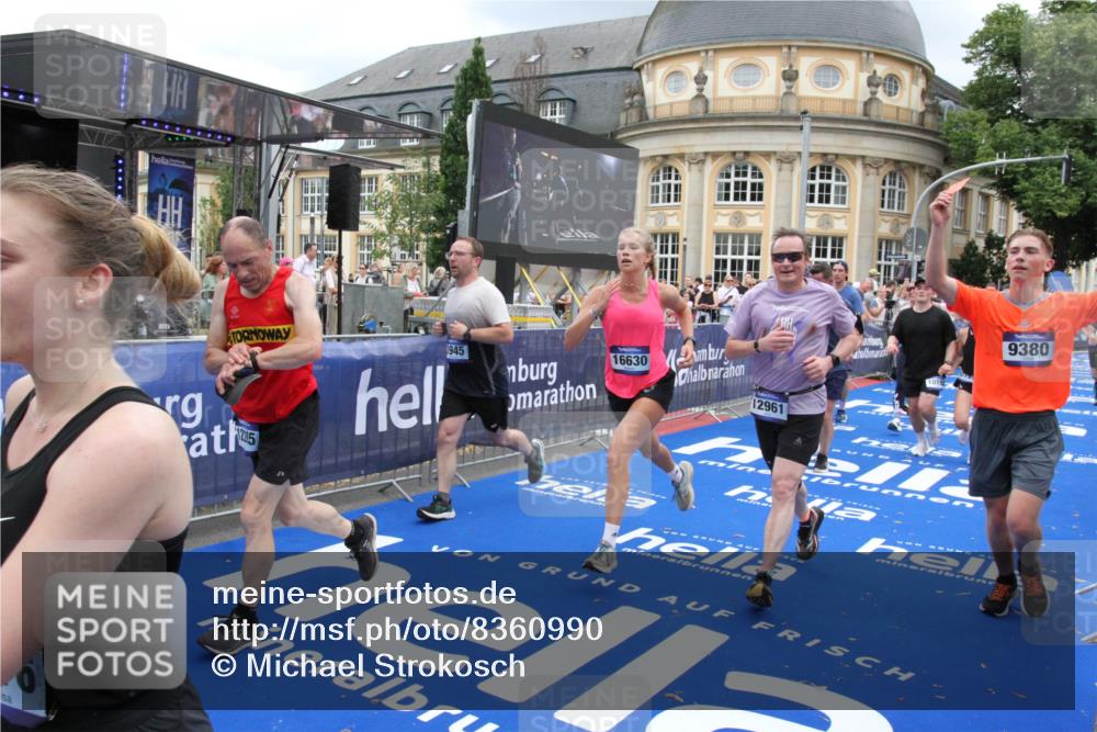 29.06.2025 - hella hamburg halbmarathon Michael Strokosch http://msf.ph/oto/8360990 29.06.2025 10:55:13 Ziel 1549, 1628, 2119, 2448, 3041, 3945, 4903, 6355, 8691, 8973, 9361, 9380, 10188, 10191, 10192, 10582, 11747, 11976, 12248, 12961, 14834, 14948, 15854, 16108, 16630, 17842, 18031, 18966 meine-sportfotos.de