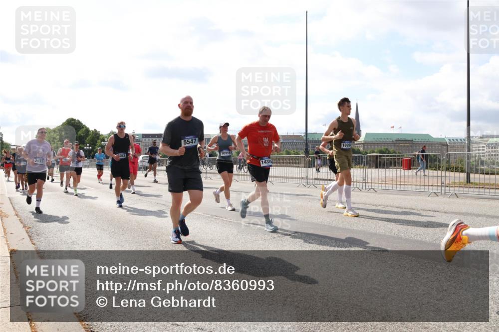 29.06.2025 - hella hamburg halbmarathon Lena Gebhardt http://msf.ph/oto/8360993 29.06.2025 10:01:41 Lombardsbrücke 2591, 5547, 10915, 14375, 18954, 1184, 1329, 1387, 1420, 1464, 1653, 1722, 1724, 1729, 1881, 1940, 2006, 2091, 2167, 2591, 2806, 2957, 3039, 3199, 3425, 3663, 4249, 4286, 4319, 4322, 4328, 4370, 4649, 4663, 5547, 5570, 5602, 5603, 5675, 5742, 6087, 6281, 0000, 6302, 6327, 6438, 6591, 6595, 6921, 6924, 7287, 7846, 8030, 8045, 8046, 8191, 8392, 8578, 8691, 8822, 8926, 9230, 10281, 10301, 10383, 10576, 10882, 10915, 11043, 11465, 14471 meine-sportfotos.de