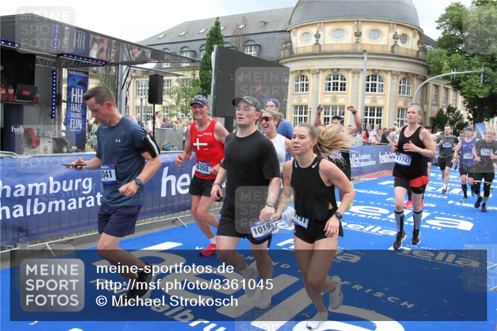 29.06.2025 - hella hamburg halbmarathon Michael Strokosch http://msf.ph/oto/8361045 29.06.2025 10:55:15 Ziel 1549, 1628, 2119, 2448, 3041, 3945, 4903, 6355, 6891, 8973, 9361, 9380, 10188, 10191, 10192, 10582, 11747, 12248, 12961, 14834, 15854, 16108, 16521, 16630, 18031, 18966 meine-sportfotos.de