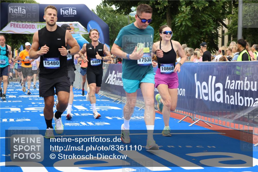 29.06.2025 - hella hamburg halbmarathon Strokosch-Dieckow http://msf.ph/oto/8361110 29.06.2025 10:51:12 Ziel 1366, 1461, 1817, 2636, 2718, 4404, 4814, 4816, 4967, 5600, 6027, 6657, 6776, 8316, 8508, 8930, 9476, 10480, 10667, 10868, 11512, 11625, 11733, 12016, 13073, 14865, 15480, 17384, 17530, 17823, 18019 meine-sportfotos.de