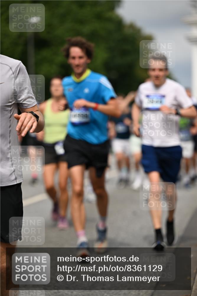 29.06.2025 - hella hamburg halbmarathon Dr. Thomas Lammeyer http://msf.ph/oto/8361129 29.06.2025 10:18:57 Kennedybrücke 1296, 1379, 1524, 1575, 1745, 2046, 2281, 2690, 3454, 3507, 3509, 3513, 3650, 3691, 4495, 4641, 5608, 5800, 5981, 6317, 6710, 7195, 7439, 7446, 7447, 7881, 8239, 8256, 8275, 8522, 8563, 8609, 8854, 8892, 9709, 9911, 9975, 10589, 10717, 10858, 11271 meine-sportfotos.de