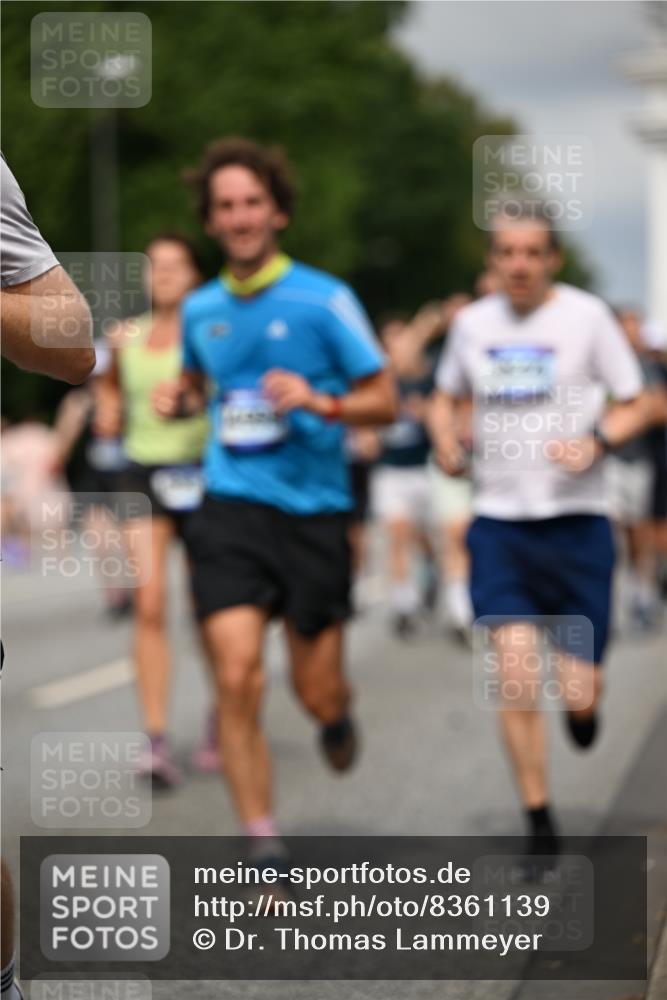 29.06.2025 - hella hamburg halbmarathon Dr. Thomas Lammeyer http://msf.ph/oto/8361139 29.06.2025 10:18:57 Kennedybrücke 1296, 1379, 1524, 1575, 1745, 2046, 2281, 2690, 3454, 3507, 3509, 3513, 3650, 3691, 4495, 4641, 5608, 5800, 5981, 6317, 6710, 7195, 7439, 7446, 7447, 7881, 8239, 8256, 8275, 8522, 8563, 8609, 8854, 8892, 9709, 9911, 9975, 10589, 10717, 10858, 11271 meine-sportfotos.de