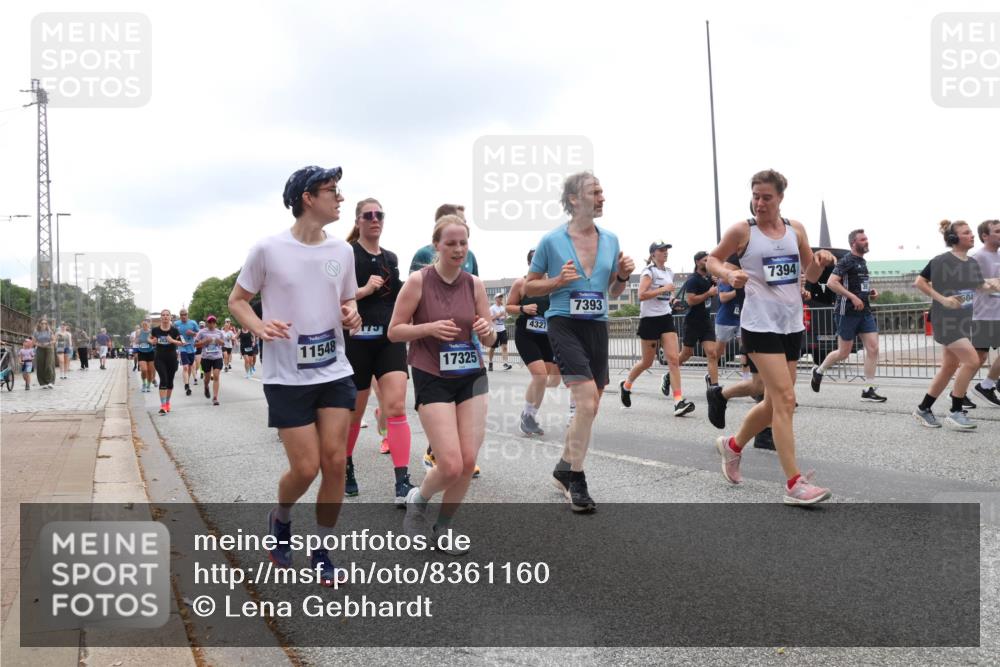 29.06.2025 - hella hamburg halbmarathon Lena Gebhardt http://msf.ph/oto/8361160 29.06.2025 10:48:20 Lombardsbrücke 11548, 17325, 4327, 7393, 7394, 504, 1142, 1157, 1174, 1175, 1392, 1584, 1645, 1701, 2037, 2163, 2195, 2197, 2418, 2475, 2627, 2650, 2756, 2909, 2958, 3224, 3320, 3468, 3504, 3661, 3679, 3933, 4327, 4588, 4856, 5585, 5781, 5886, 5952, 6143, 7240, 7393, 7394, 7532, 7916, 8077, 8461, 8521, 8719, 8760, 8774, 8948, 9356, 9775, 9787, 9921, 10059, 10145, 10777, 10794, 11548, 11742, 11781, 13814, 15715, 16498, 16499 meine-sportfotos.de