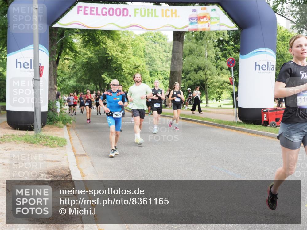 29.06.2025 - hella hamburg halbmarathon MichiJ http://msf.ph/oto/8361165 29.06.2025 10:42:56 Zwischen KM18-KM19 2034, 4249, 5643, 5721, 8639, 10582, 11039, 12440, 14175, 15113, 15134, 18719 meine-sportfotos.de