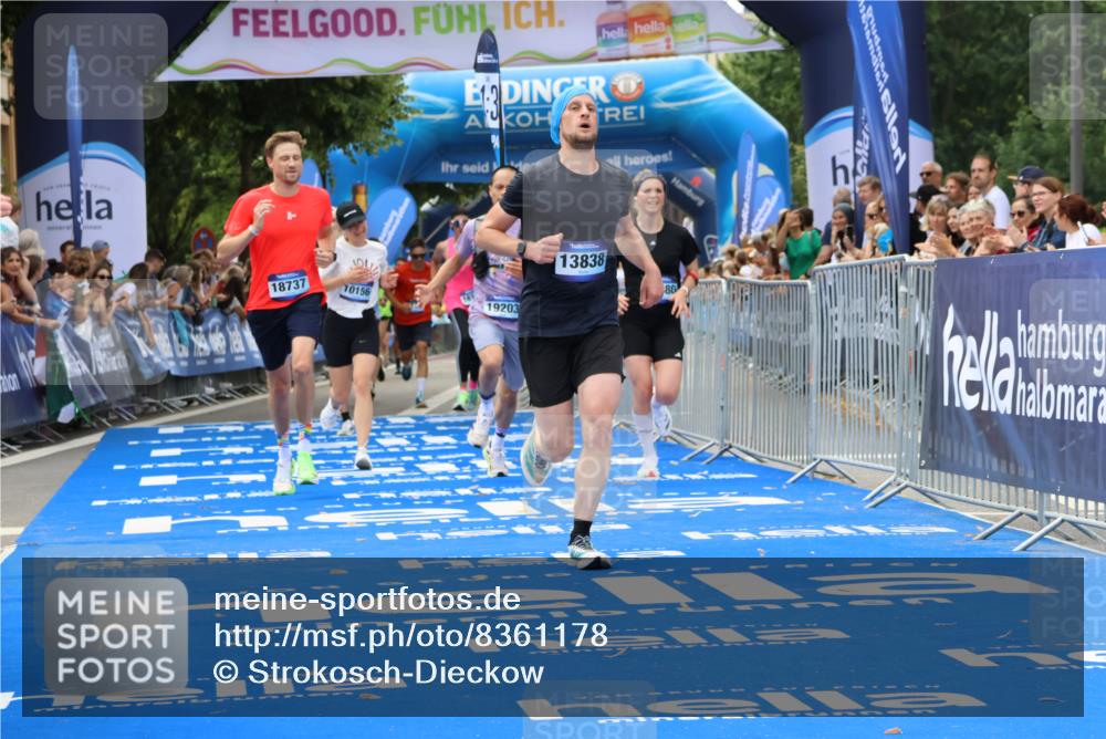 29.06.2025 - hella hamburg halbmarathon Strokosch-Dieckow http://msf.ph/oto/8361178 29.06.2025 10:29:23 Ziel 2021, 2075, 2180, 8975, 9137, 9571, 10156, 10790, 12234, 12287, 12337, 13838, 14164, 14395, 15880, 16118, 17197, 18737, 19203 meine-sportfotos.de