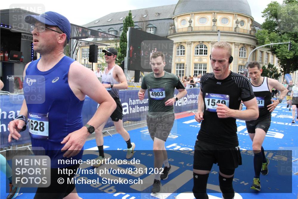 29.06.2025 - hella hamburg halbmarathon Michael Strokosch http://msf.ph/oto/8361202 29.06.2025 10:55:18 Ziel 1549, 1628, 2119, 4903, 5643, 6723, 6891, 8973, 9361, 10188, 10263, 10582, 11184, 11747, 12248, 13470, 14834, 15854, 16108, 16521, 18031, 18380, 18531, 18966 meine-sportfotos.de