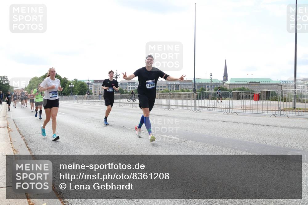 29.06.2025 - hella hamburg halbmarathon Lena Gebhardt http://msf.ph/oto/8361208 29.06.2025 10:14:11 Lombardsbrücke 15482, 6710, 12938, 1131, 1194, 1480, 1890, 2359, 2987, 3756, 3939, 4001, 4032, 4962, 5631, 5719, 6028, 6083, 6089, 6287, 6366, 6710, 7209, 7442, 7462, 7840, 7991, 8001, 8057, 8409, 8673, 8892, 9631, 9845, 9886, 10224, 10442, 10443, 10977, 11441, 11987, 12313, 12467, 12797, 12938, 13237, 13285, 13788, 14488, 15085, 15482, 15721, 15722, 15840, 16126, 17439, 17985, 18041, 18236, 18239 meine-sportfotos.de
