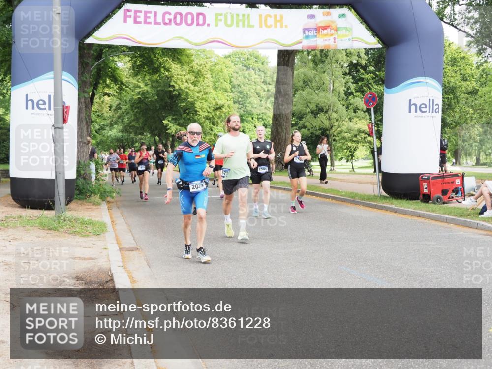 29.06.2025 - hella hamburg halbmarathon MichiJ http://msf.ph/oto/8361228 29.06.2025 10:42:56 Zwischen KM18-KM19 2034, 4249, 5643, 5721, 8639, 10582, 11039, 12440, 14175, 15113, 15134, 18719 meine-sportfotos.de