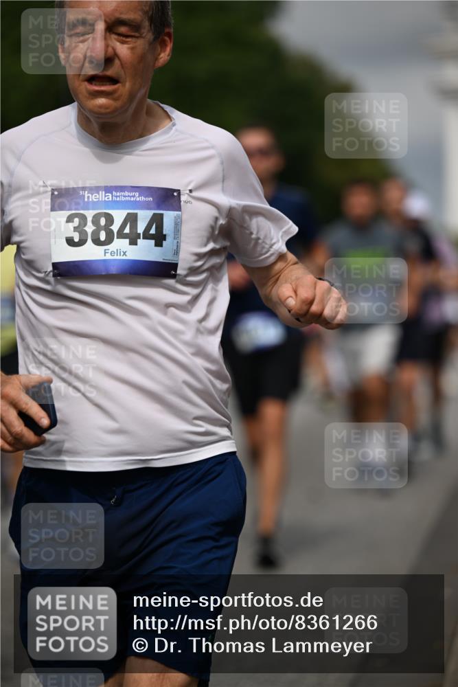 29.06.2025 - hella hamburg halbmarathon Dr. Thomas Lammeyer http://msf.ph/oto/8361266 29.06.2025 10:18:59 Kennedybrücke 1296, 1379, 1524, 1575, 1745, 2046, 2281, 2690, 3507, 3509, 3513, 3650, 4495, 4641, 5608, 5800, 5981, 6248, 6317, 6710, 7195, 7439, 7446, 7447, 7881, 8237, 8239, 8256, 8275, 8522, 8563, 8609, 8854, 8892, 9709, 9911, 9975, 10589, 10717, 10858, 11271 meine-sportfotos.de