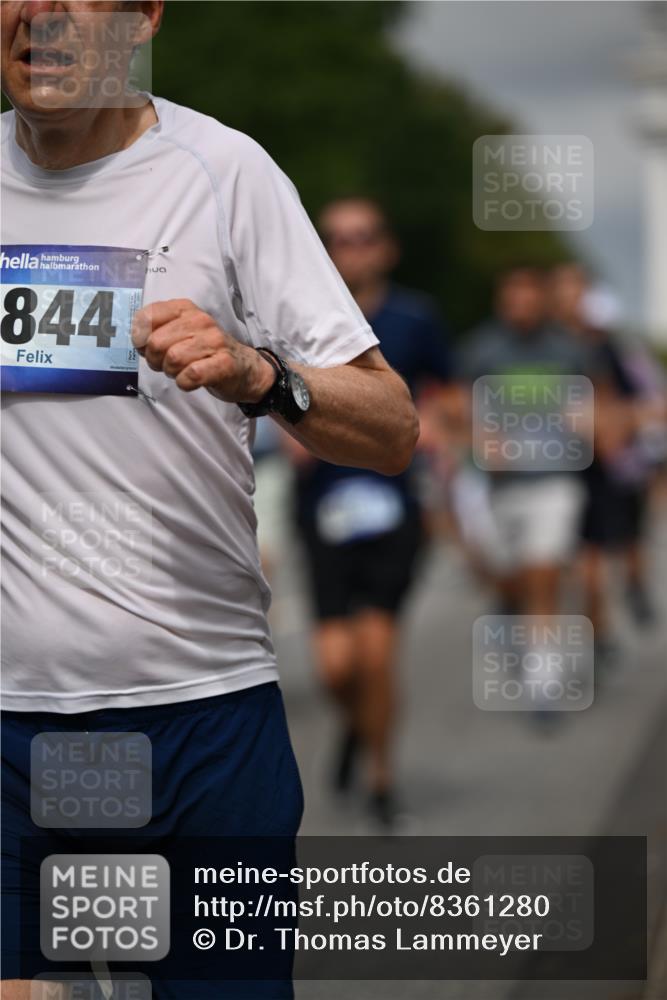 29.06.2025 - hella hamburg halbmarathon Dr. Thomas Lammeyer http://msf.ph/oto/8361280 29.06.2025 10:18:59 Kennedybrücke 1296, 1379, 1524, 1575, 1745, 2046, 2281, 2690, 3507, 3509, 3513, 3650, 4495, 4641, 5608, 5800, 5981, 6248, 6317, 6710, 7195, 7439, 7446, 7447, 7881, 8237, 8239, 8256, 8275, 8522, 8563, 8609, 8854, 8892, 9709, 9911, 9975, 10589, 10717, 10858, 11271 meine-sportfotos.de