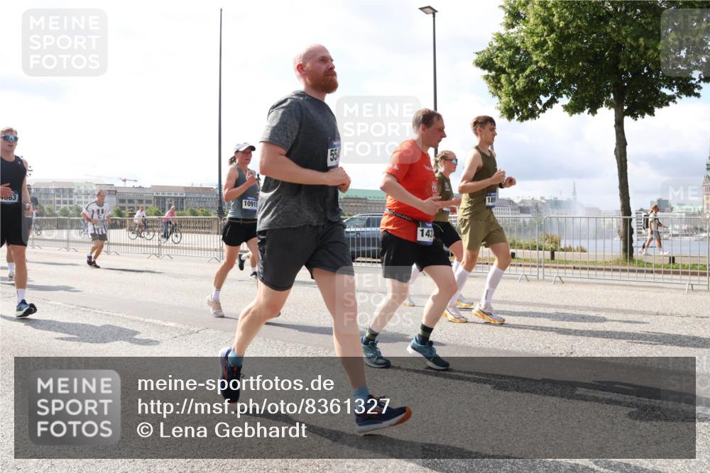 29.06.2025 - hella hamburg halbmarathon Lena Gebhardt http://msf.ph/oto/8361327 29.06.2025 10:01:42 Lombardsbrücke 4003, 10915, 554, 143, 189, 1184, 1329, 1387, 1420, 1464, 1653, 1722, 1724, 1729, 1881, 1940, 2006, 2091, 2167, 2591, 2806, 2957, 3039, 3199, 3425, 3663, 4249, 4286, 4319, 4322, 4328, 4370, 4649, 4663, 5547, 5570, 5602, 5603, 5675, 5742, 6087, 6281, 0000, 6302, 6327, 6438, 6591, 6595, 6921, 6924, 7287, 7846, 8030, 8045, 8046, 8191, 8392, 8578, 8691, 8822, 8926, 9230, 10177, 10281, 10301, 10383, 10576, 10882, 10915, 11043, 11465, 14471 meine-sportfotos.de