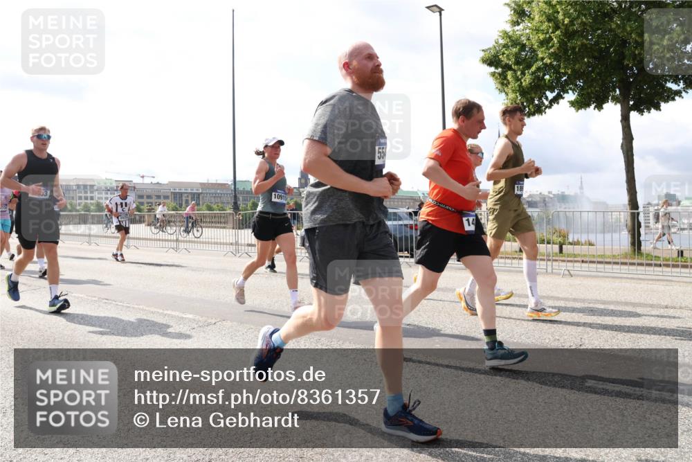 29.06.2025 - hella hamburg halbmarathon Lena Gebhardt http://msf.ph/oto/8361357 29.06.2025 10:01:42 Lombardsbrücke 10915, 14, 1184, 1329, 1387, 1420, 1464, 1653, 1722, 1724, 1729, 1881, 1940, 2006, 2091, 2167, 2591, 2806, 2957, 3039, 3199, 3425, 3663, 4249, 4286, 4319, 4322, 4328, 4370, 4649, 4663, 5547, 5570, 5602, 5603, 5675, 5742, 6087, 6281, 0000, 6302, 6327, 6438, 6591, 6595, 6921, 6924, 7287, 7846, 8030, 8045, 8046, 8191, 8392, 8578, 8691, 8822, 8926, 9230, 10177, 10281, 10301, 10383, 10576, 10882, 10915, 11043, 11465, 14471 meine-sportfotos.de