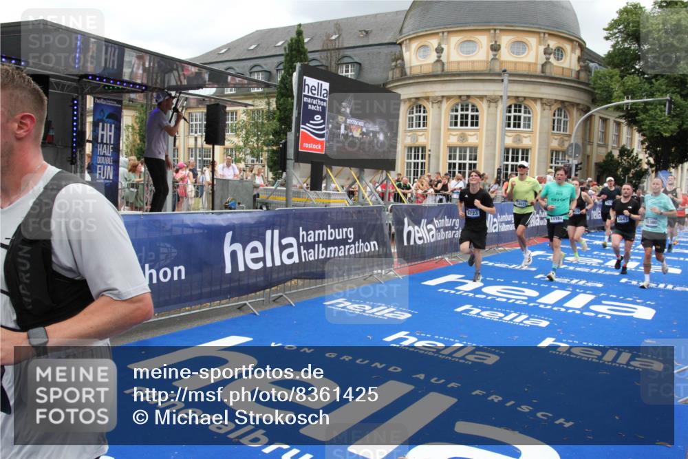 29.06.2025 - hella hamburg halbmarathon Michael Strokosch http://msf.ph/oto/8361425 29.06.2025 10:55:23 Ziel 4189, 5287, 5643, 6723, 6891, 8487, 10263, 11184, 12526, 13236, 13470, 16521, 16985, 17940, 18290, 18380, 18531 meine-sportfotos.de