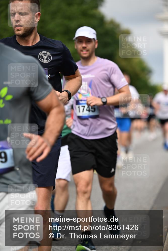 29.06.2025 - hella hamburg halbmarathon Dr. Thomas Lammeyer http://msf.ph/oto/8361426 29.06.2025 10:19:03 Kennedybrücke 1296, 1379, 1524, 1575, 1745, 2046, 2281, 2690, 3507, 3509, 3513, 3650, 4492, 4494, 4495, 4641, 5271, 5608, 5800, 5981, 5986, 6248, 6317, 6710, 7195, 7439, 7881, 8237, 8239, 8256, 8275, 8522, 8609, 8854, 8892, 9423, 9709, 9911, 9975, 9997, 10589, 10717, 10858, 11271 meine-sportfotos.de