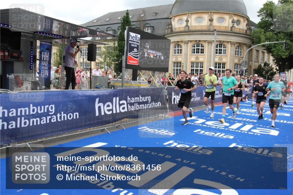 29.06.2025 - hella hamburg halbmarathon Michael Strokosch http://msf.ph/oto/8361456 29.06.2025 10:55:23 Ziel 4189, 5287, 5643, 6723, 6891, 8487, 10263, 11184, 12526, 13236, 13470, 16521, 16985, 17940, 18290, 18380, 18531 meine-sportfotos.de