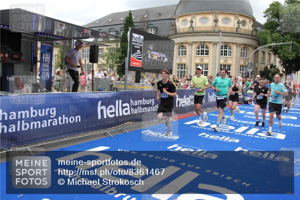 29.06.2025 - hella hamburg halbmarathon Michael Strokosch http://msf.ph/oto/8361467 29.06.2025 10:55:23 Ziel 4189, 5287, 5643, 6723, 6891, 8487, 10263, 11184, 12526, 13236, 13470, 16521, 16985, 17940, 18290, 18380, 18531 meine-sportfotos.de