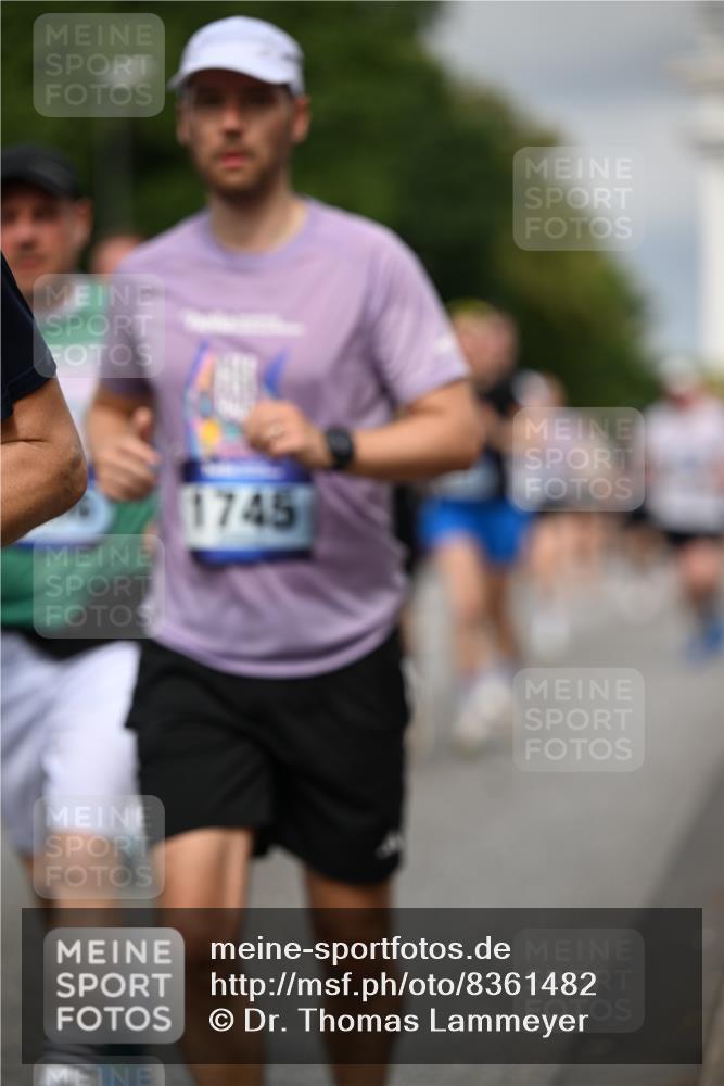 29.06.2025 - hella hamburg halbmarathon Dr. Thomas Lammeyer http://msf.ph/oto/8361482 29.06.2025 10:19:03 Kennedybrücke 1296, 1379, 1524, 1575, 1745, 2046, 2281, 2690, 3507, 3509, 3513, 3650, 4492, 4494, 4495, 4641, 5271, 5608, 5800, 5981, 5986, 6248, 6317, 6710, 7195, 7439, 7881, 8237, 8239, 8256, 8275, 8522, 8609, 8854, 8892, 9423, 9709, 9911, 9975, 9997, 10589, 10717, 10858, 11271 meine-sportfotos.de