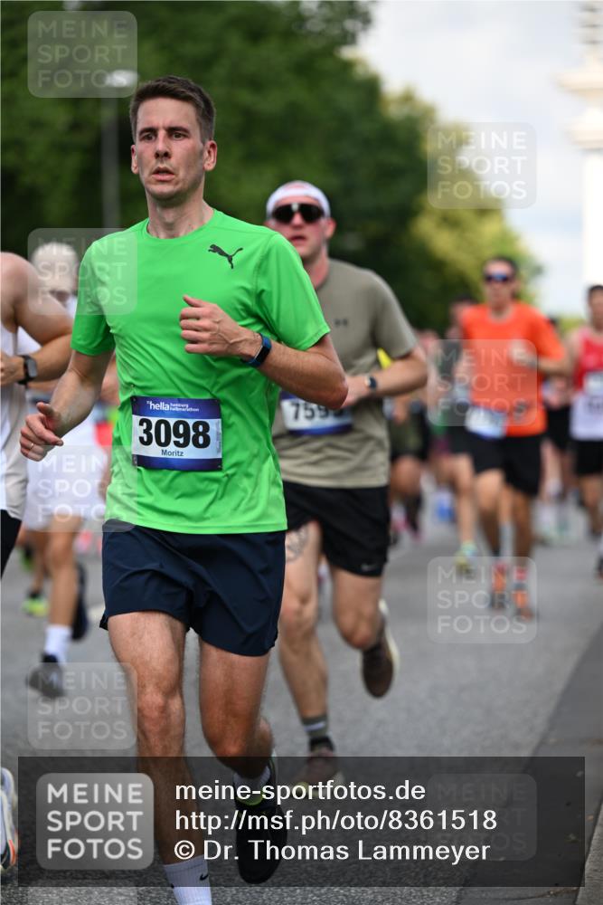 29.06.2025 - hella hamburg halbmarathon Dr. Thomas Lammeyer http://msf.ph/oto/8361518 29.06.2025 09:56:37 Kennedybrücke 1012, 1070, 1163, 1176, 1391, 1468, 1613, 1735, 1782, 2048, 2189, 2213, 2590, 2788, 2970, 3021, 3098, 3109, 3124, 3304, 3907, 3917, 3928, 4277, 4497, 4691, 4933, 4981, 4997, 5476, 5477, 5623, 5624, 5682, 6152, 6712, 6716, 7005, 7093, 7204, 7325, 7599, 7765, 7843, 8063, 8145, 8664, 8694, 8704, 8722, 9081, 9213, 9232, 9374, 9534, 9538, 9540, 9585, 10000, 10208, 10246, 10313, 10750, 10796, 10969, 11153, 11291, 11346 meine-sportfotos.de