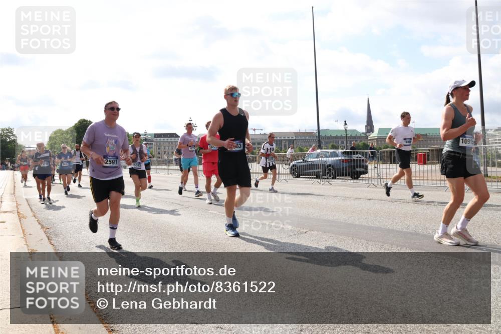 29.06.2025 - hella hamburg halbmarathon Lena Gebhardt http://msf.ph/oto/8361522 29.06.2025 10:01:42 Lombardsbrücke 13796, 2591, 15093, 653, 16909, 10915, 1184, 1329, 1387, 1420, 1464, 1653, 1722, 1724, 1729, 1881, 1940, 2006, 2091, 2167, 2591, 2806, 2957, 3039, 3199, 3425, 3663, 4249, 4286, 4319, 4322, 4328, 4370, 4649, 4663, 5547, 5570, 5602, 5603, 5675, 5742, 6087, 6281, 0000, 6302, 6327, 6438, 6591, 6595, 6921, 6924, 7287, 7846, 8030, 8045, 8046, 8191, 8392, 8578, 8691, 8822, 8926, 9230, 10177, 10281, 10301, 10383, 10576, 10882, 10915, 11043, 11465, 14471 meine-sportfotos.de