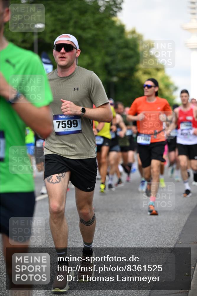 29.06.2025 - hella hamburg halbmarathon Dr. Thomas Lammeyer http://msf.ph/oto/8361525 29.06.2025 09:56:38 Kennedybrücke 1012, 1070, 1163, 1176, 1391, 1468, 1613, 1735, 1782, 2048, 2189, 2213, 2590, 2788, 2970, 3021, 3098, 3124, 3304, 3907, 3917, 3928, 4277, 4497, 4691, 4933, 4981, 4997, 5476, 5623, 5624, 5682, 6152, 6712, 6716, 7005, 7093, 7147, 7204, 7325, 7599, 7765, 7843, 8063, 8145, 8664, 8694, 8704, 8722, 8819, 9081, 9213, 9232, 9374, 9534, 9538, 9540, 9585, 10000, 10208, 10246, 10313, 10750, 10796, 10969, 11094, 11153, 11291, 11346 meine-sportfotos.de