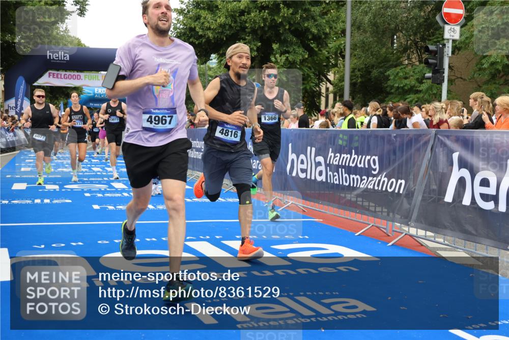 29.06.2025 - hella hamburg halbmarathon Strokosch-Dieckow http://msf.ph/oto/8361529 29.06.2025 10:51:08 Ziel 1366, 1461, 1630, 4077, 4404, 4816, 4967, 5600, 6027, 8117, 8261, 8508, 8704, 8930, 9476, 10508, 10603, 10868, 11512, 11625, 11733, 13008, 13073, 15480, 17384, 17530, 17823, 18066 meine-sportfotos.de
