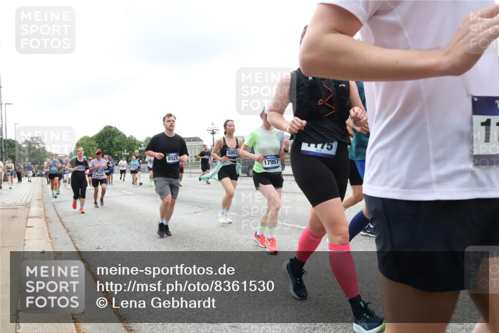 29.06.2025 - hella hamburg halbmarathon Lena Gebhardt http://msf.ph/oto/8361530 29.06.2025 10:48:21 Lombardsbrücke 8521, 2037, 5585, 5952, 17957, 175, 11, 1142, 1157, 1167, 1174, 1175, 1392, 1584, 1645, 1701, 2037, 2163, 2195, 2197, 2418, 2475, 2627, 2650, 2756, 2909, 2958, 3224, 3320, 3468, 3504, 3661, 3679, 3933, 4327, 4588, 4856, 5585, 5781, 5886, 5952, 6143, 7240, 7393, 7394, 7532, 7916, 8077, 8461, 8521, 8719, 8760, 8774, 8948, 9356, 9775, 9787, 9921, 10059, 10145, 10777, 10794, 11548, 11742, 11781, 13814, 15715, 16498, 16499 meine-sportfotos.de
